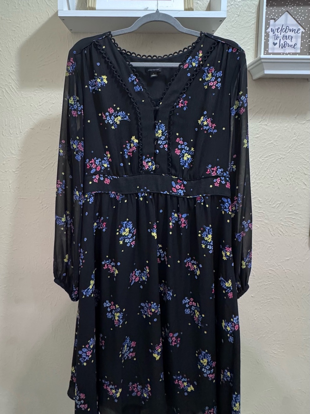 Ann Taylor Black Floral Long-Sleeve V-Neck Midi Dress Sz 8